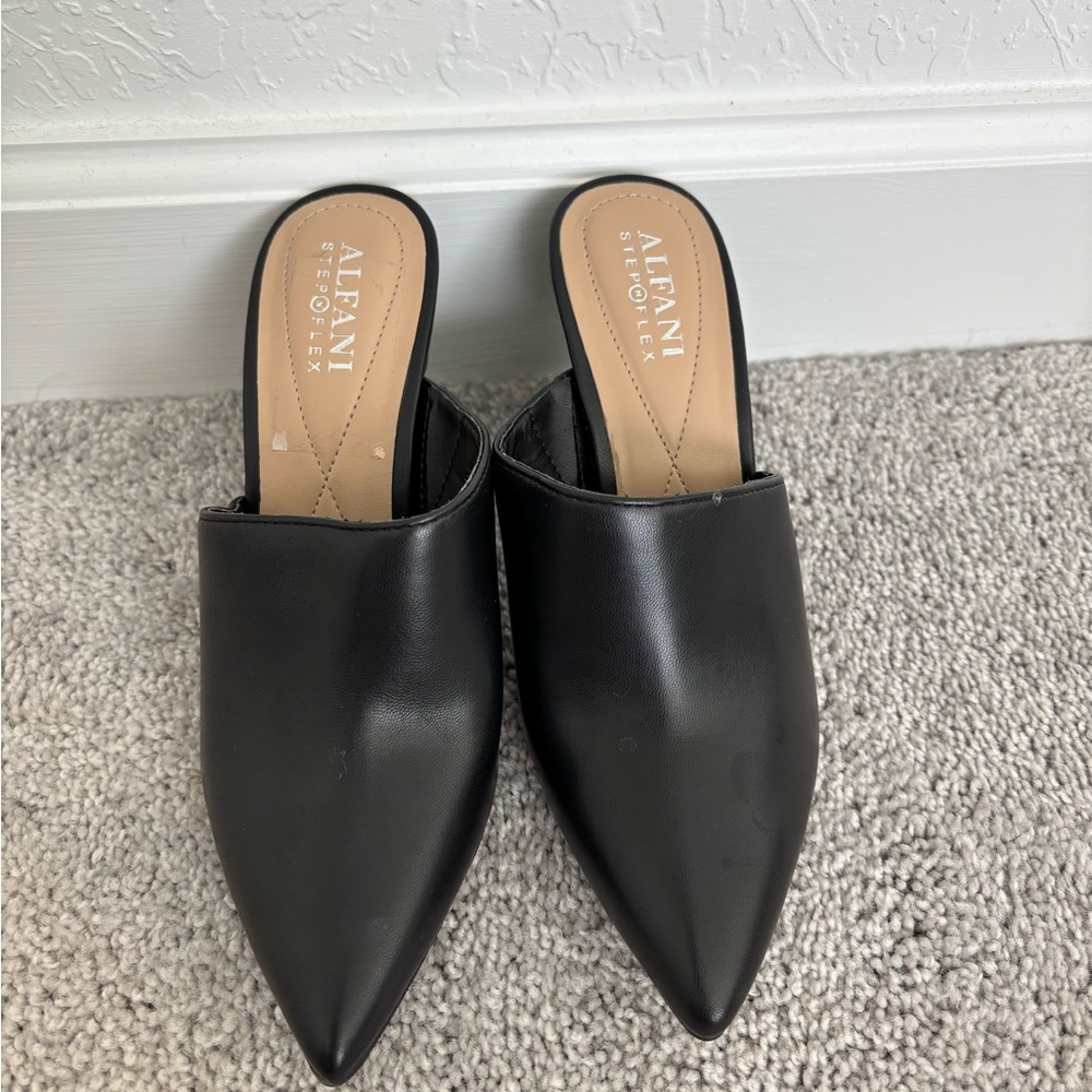 Brand new- never worn- no box Size 5 Alfani Step n Flex.